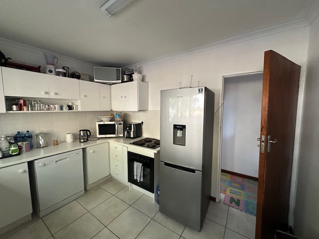 To Let 3 Bedroom Property for Rent in Wynberg Western Cape